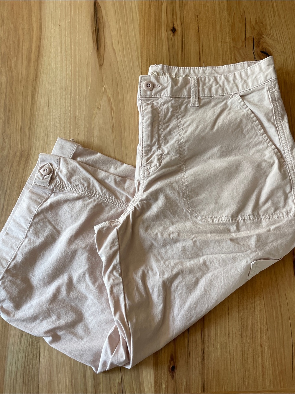 American Eagle Outfitters Pale Pink Capri Pants with Front Patch Pockets